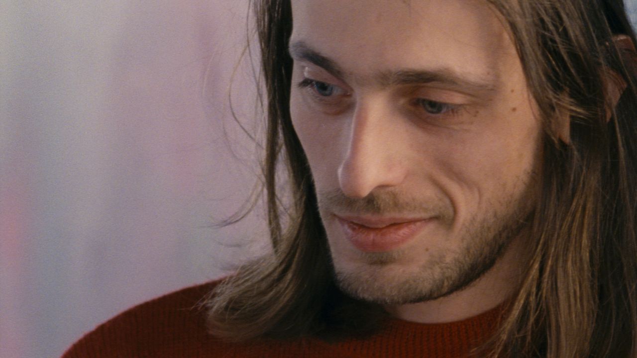  Ist Ari (Andranic Manet) tatsächlich lebensuntauglich – oder einfach nur zu sensibel für seine Umwelt?