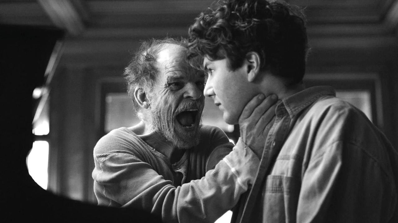 Nicht nur wenn Denis Lavant die Bühne betritt, wird es bisweilen bizarr.