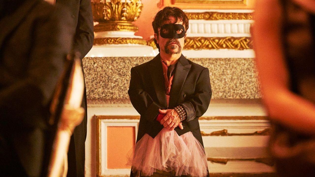 Winston (Peter Dinklage) würde wirklich alles tun, um seinem Stiefsohn eine bessere Zukunft zu ermöglichen – Tutu tragen inklusive.