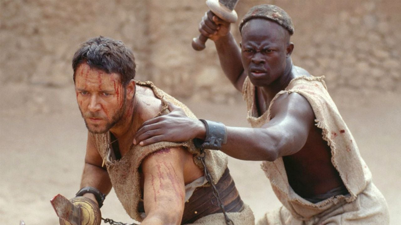 Russell Crowe und Djimon Hounsou in