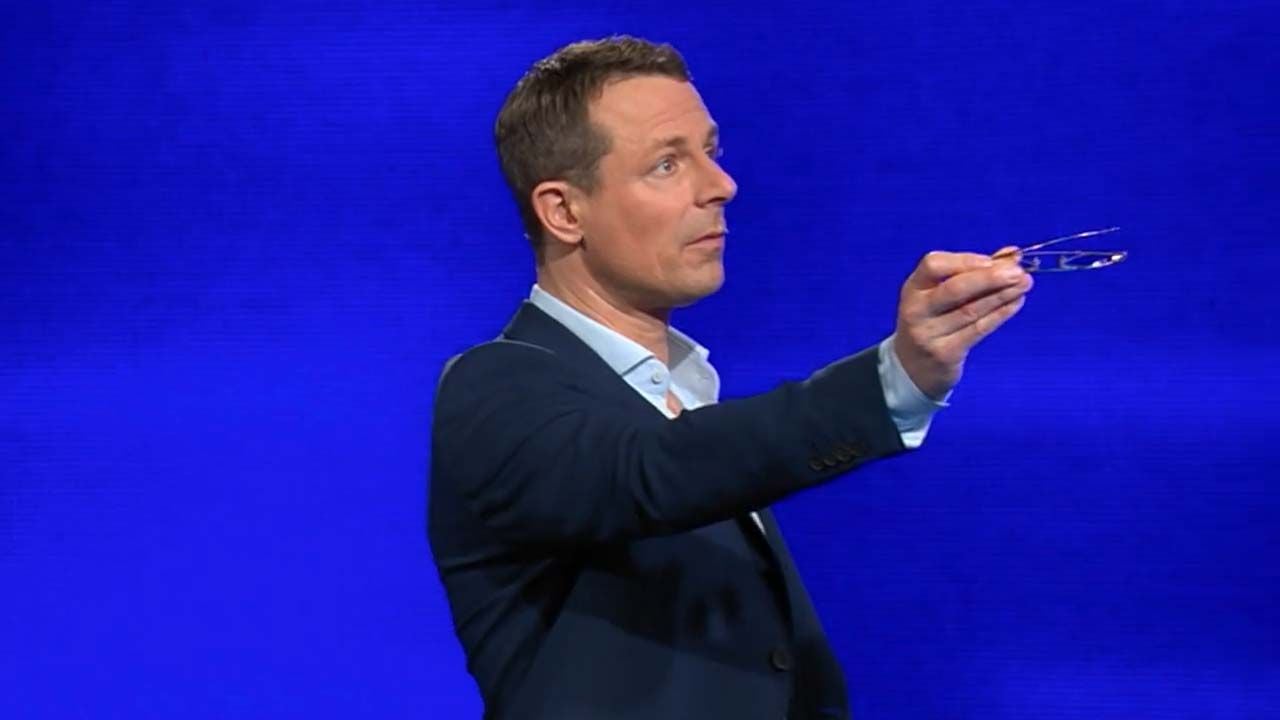 Alexander Bommes hat dem Jäger seine Brille angeboten.