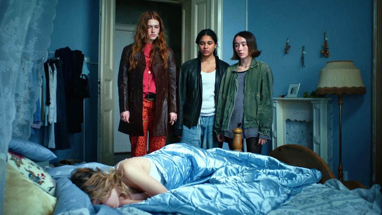 Auch wenn das Leben es ihnen nicht immer einfach macht: Gemeinsam schlagen sich Katharina, Ricky, Victoria und Malou irgendwie durch.