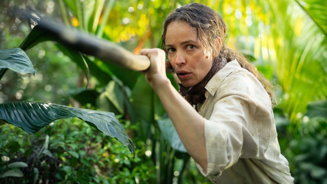 Endlich kommt es Linda Liddle (Rachel McAdams) zugute, dass sie ihre Abende mit Survival-Reality-Shows vor dem Fernseher verbracht hat.