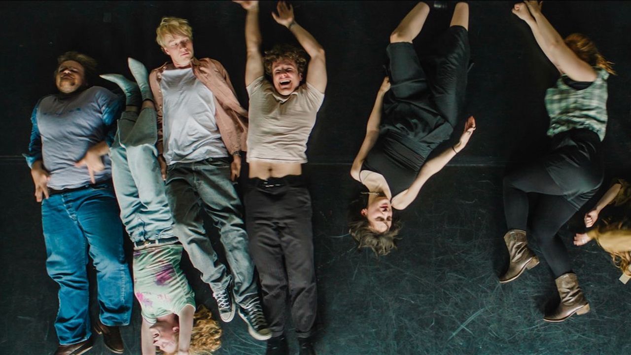 Joachim muss an der Schauspielschule eine Spaghetti im Kochtopf spielen – für Bruno Alexander, der selbst nie auf der Schauspielschule war, eine besondere Herausforderung. 