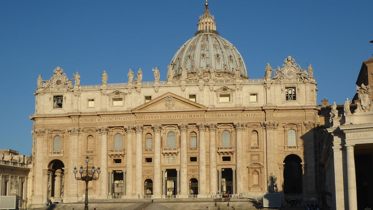 Im Petersdom wird die Geburt Jesu Christi gefeiert. Das ZDF überträgt das Mega-Spektakel.