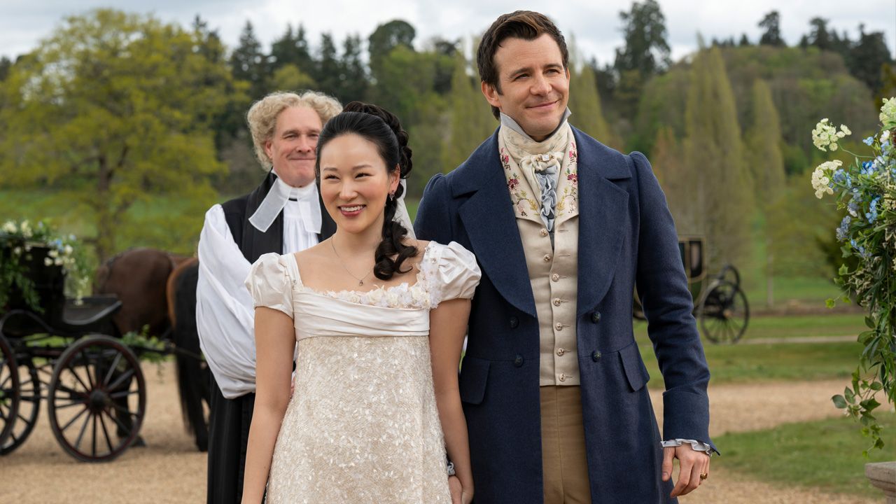 Für Benedict (Luke Thompson) und Sophie (Yerin Ha) läuten endlich die Hochzeitsglocken.