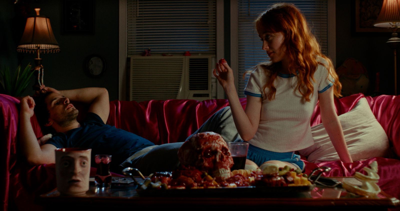 Ash (April Consalo) kann echt gut kochen – selbst wenn sich der menschliche Schädel bei vielen wohl eher negativ auf den Appetit auswirken würden. 