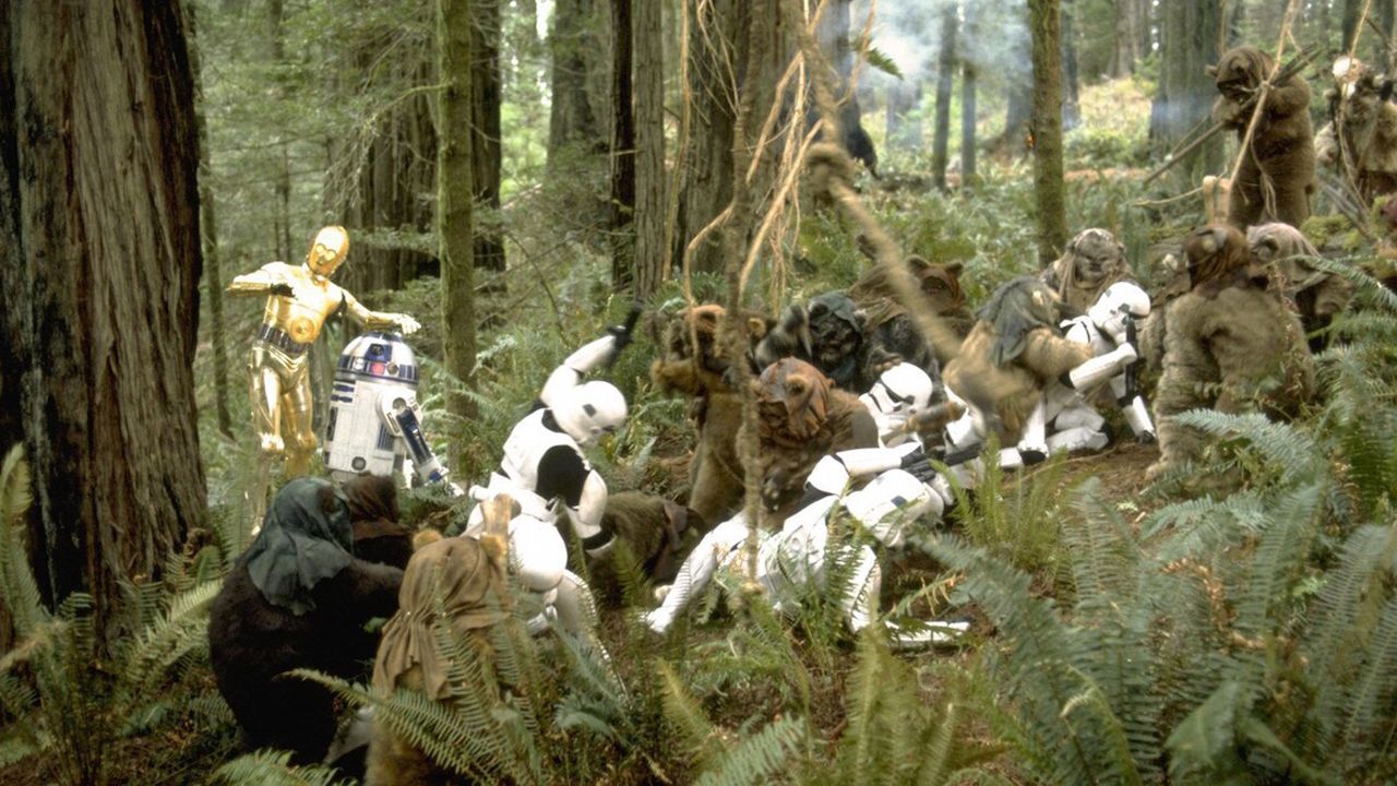 Den Wald nutzen die Ewoks, um die Sturmtruppler zu besiegen.