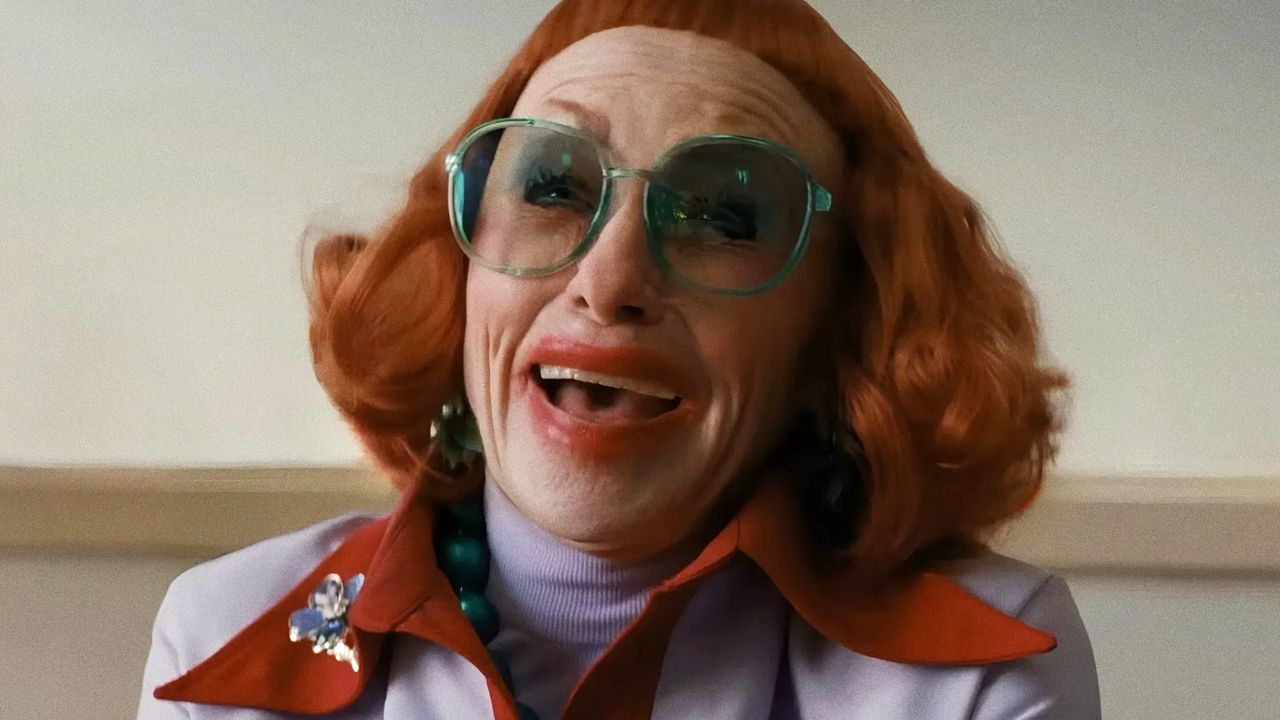 Amy Madigan als Aunt Gladys in 