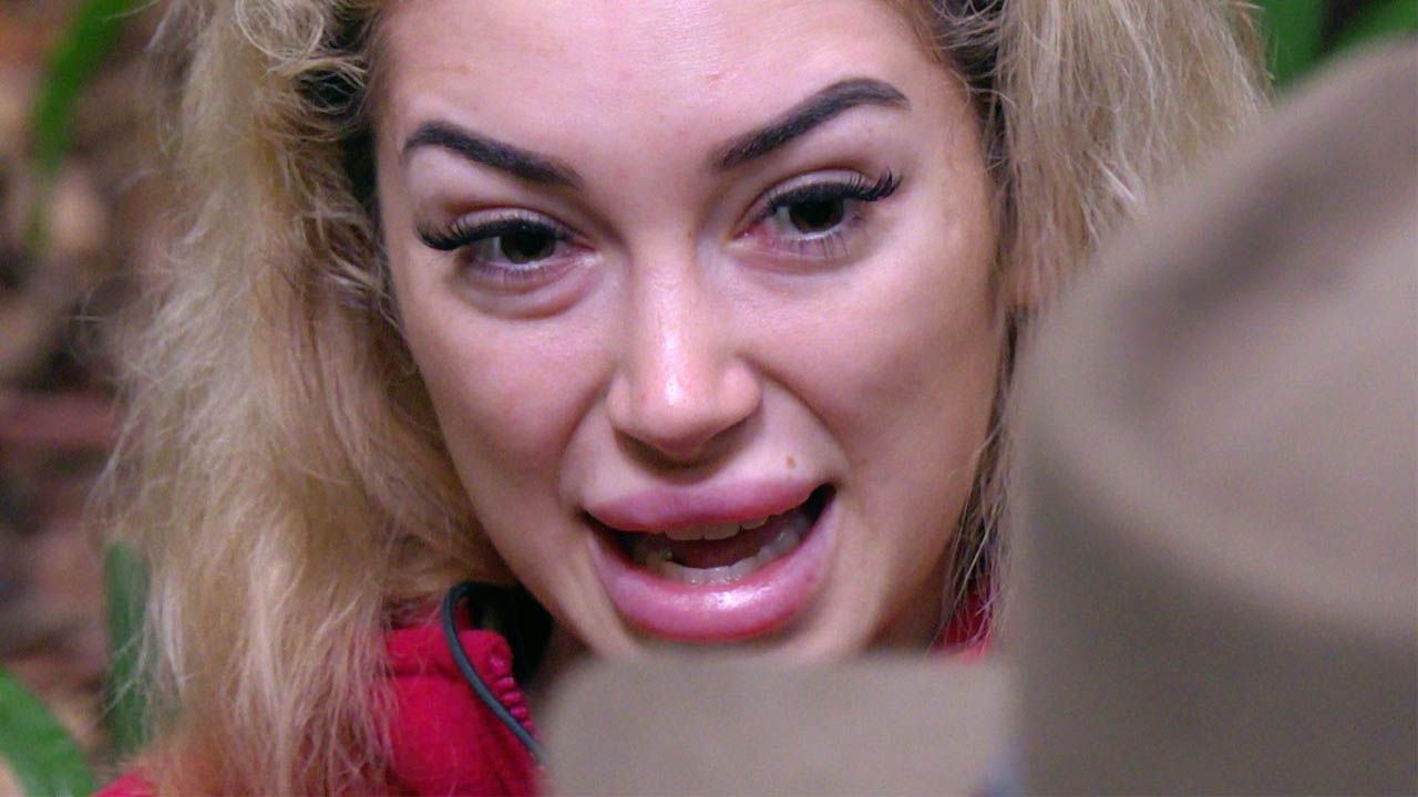 Ariel hält sich vor den anderen Dschungelcamp-Promis nicht zurück.