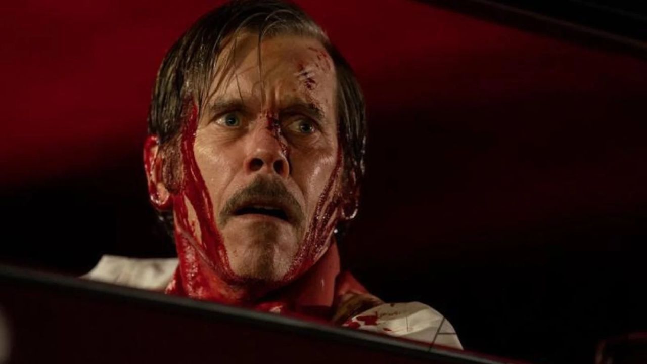 Kevin Bacon muss kräftig einstecken...