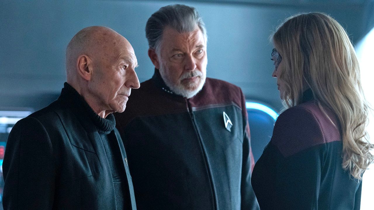 Picard (Patrick Stewart) und Riker (Jonathan Frakes) wiedervereint, hier mit Seven of Nine (Jeri Ryan)
