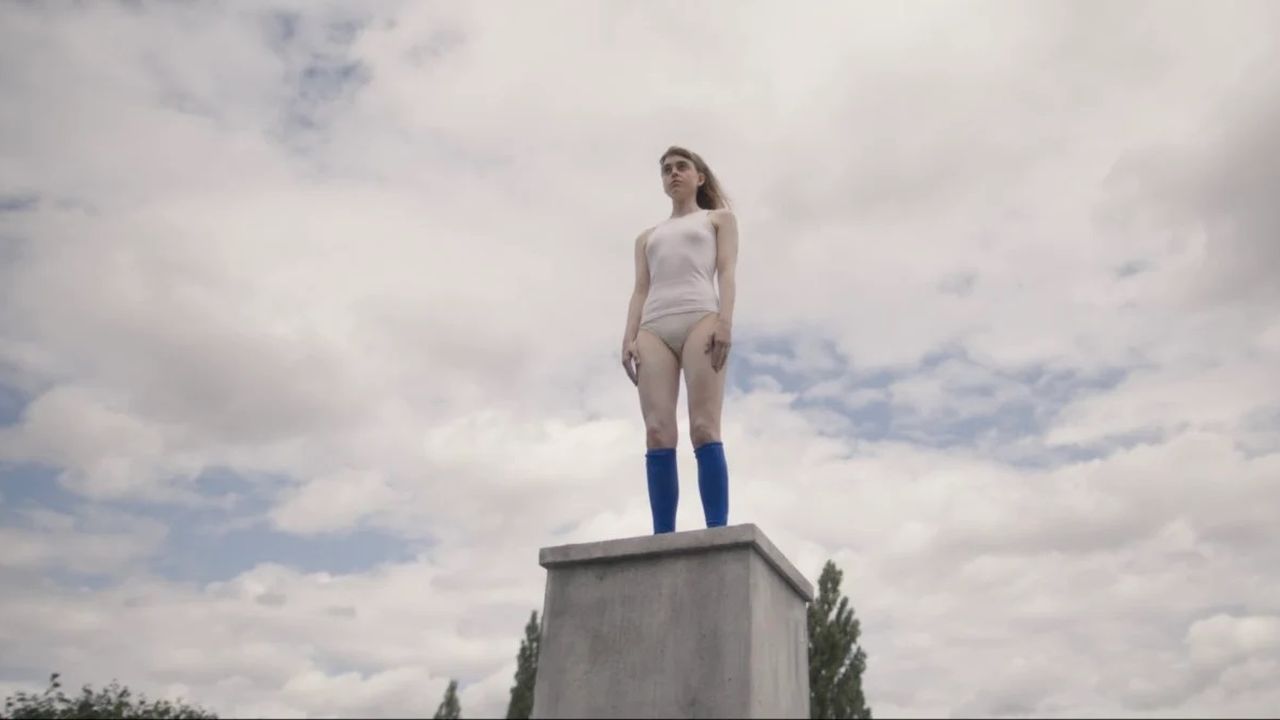 In „Zone“ geht es immer auch um Körper und was die Geschichte mit ihnen anstellt. 