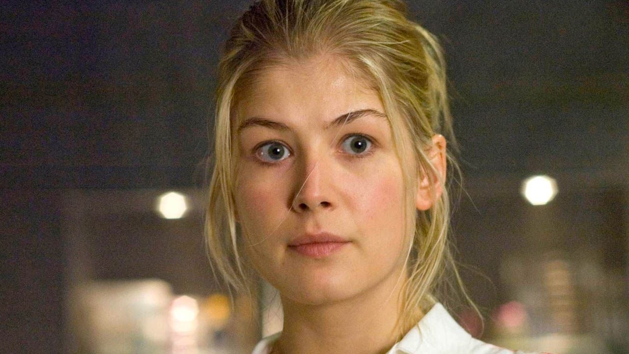 "Einer der schlechtesten Filme aller Zeiten": Rosamund Pike war sich sicher, dass dieser Sci-Fi-Actioner mit Dwayne Johnson ihre Karriere beendet