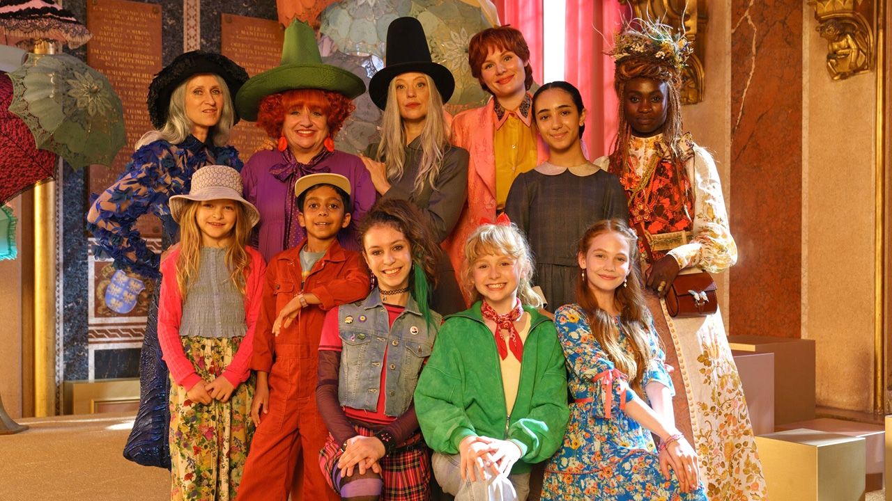 Der Cast des neuen „Bibi Blocksberg“-Films rund um Hauptdarstellerin Nala (vorne 2. v. r.)