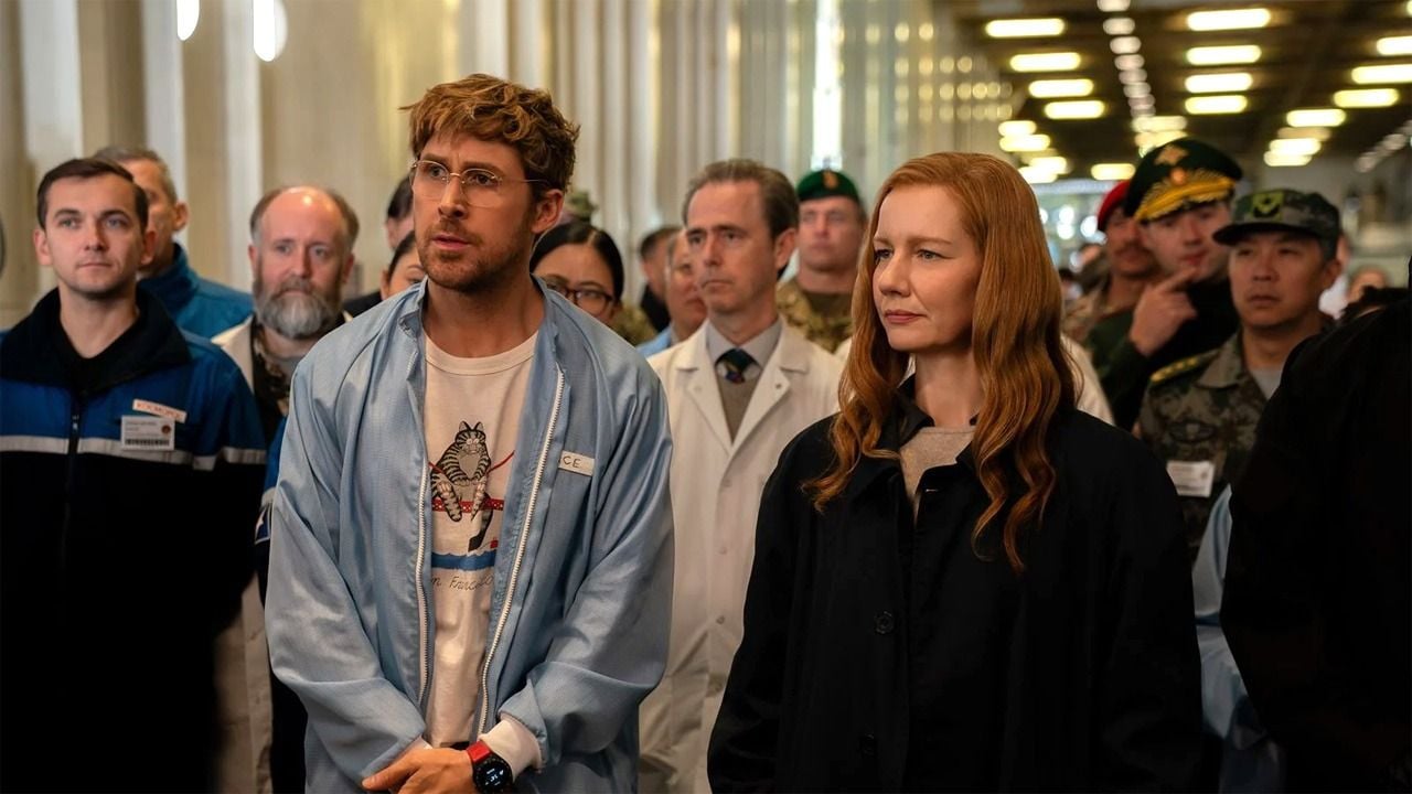 Ryland Grace (Ryan Gosling) übernimmt im Projekt Hail Mary von Eva Stratt (Sandra Hüller) letztlich eine wichtigere Rolle, als ihm lieb ist.