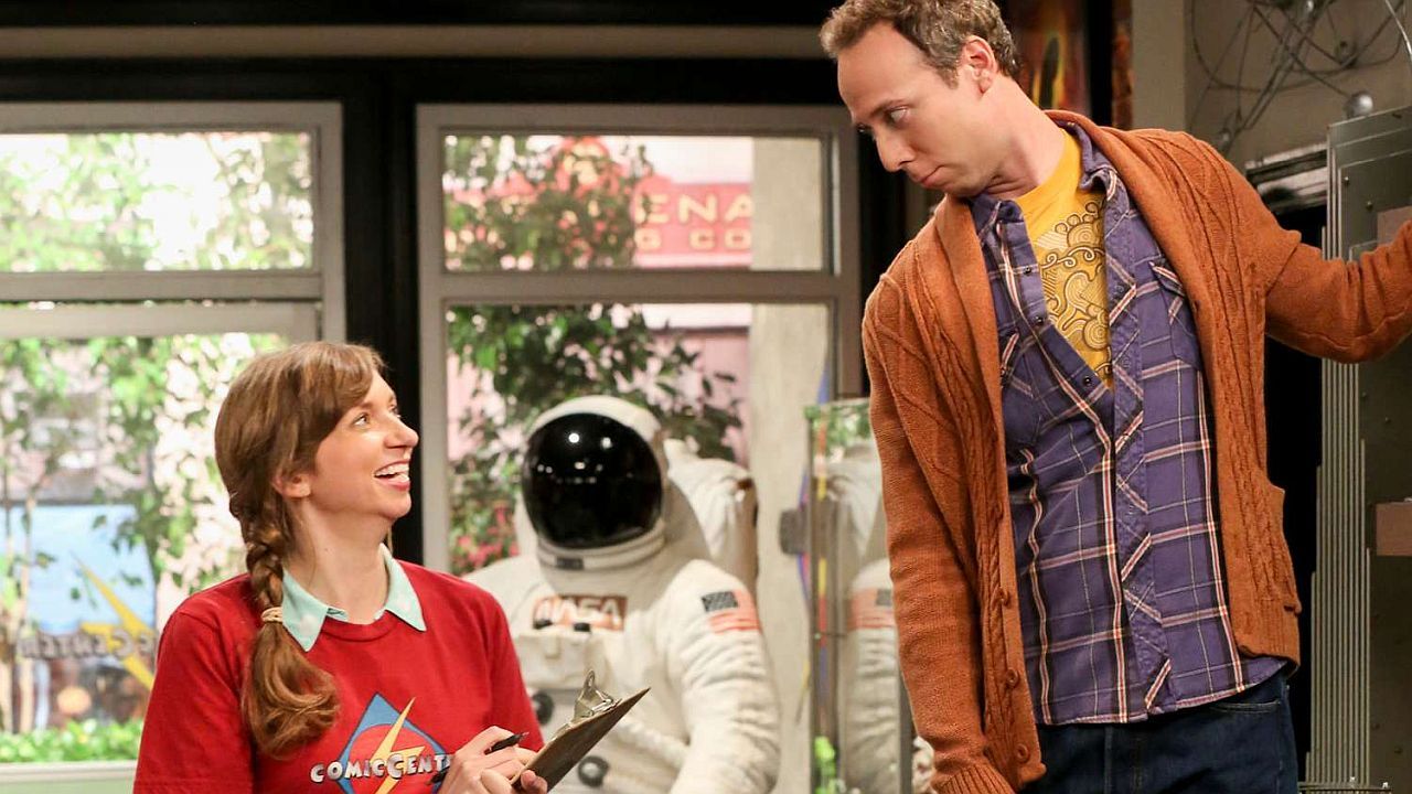 Kevin Sussman als Stu und Lauren Lapkus als Denis
