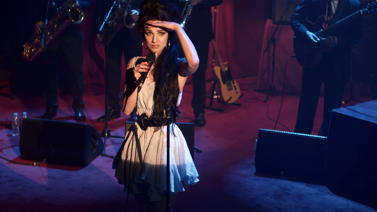 "Barbie"-Star Marisa Abela Als Amy Winehouse: Deutscher Trailer Zum ...