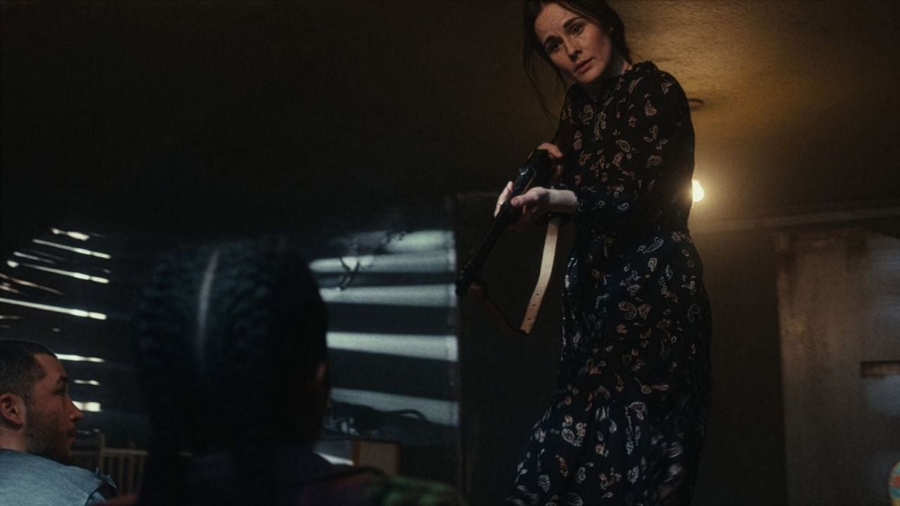 Die Ex-Krankenschwester Clara (Michelle Dockery) hat eine ganz eigene Vorstellung davon, wie das Leben in der Untoten-Postapokalypse ablaufen sollte …