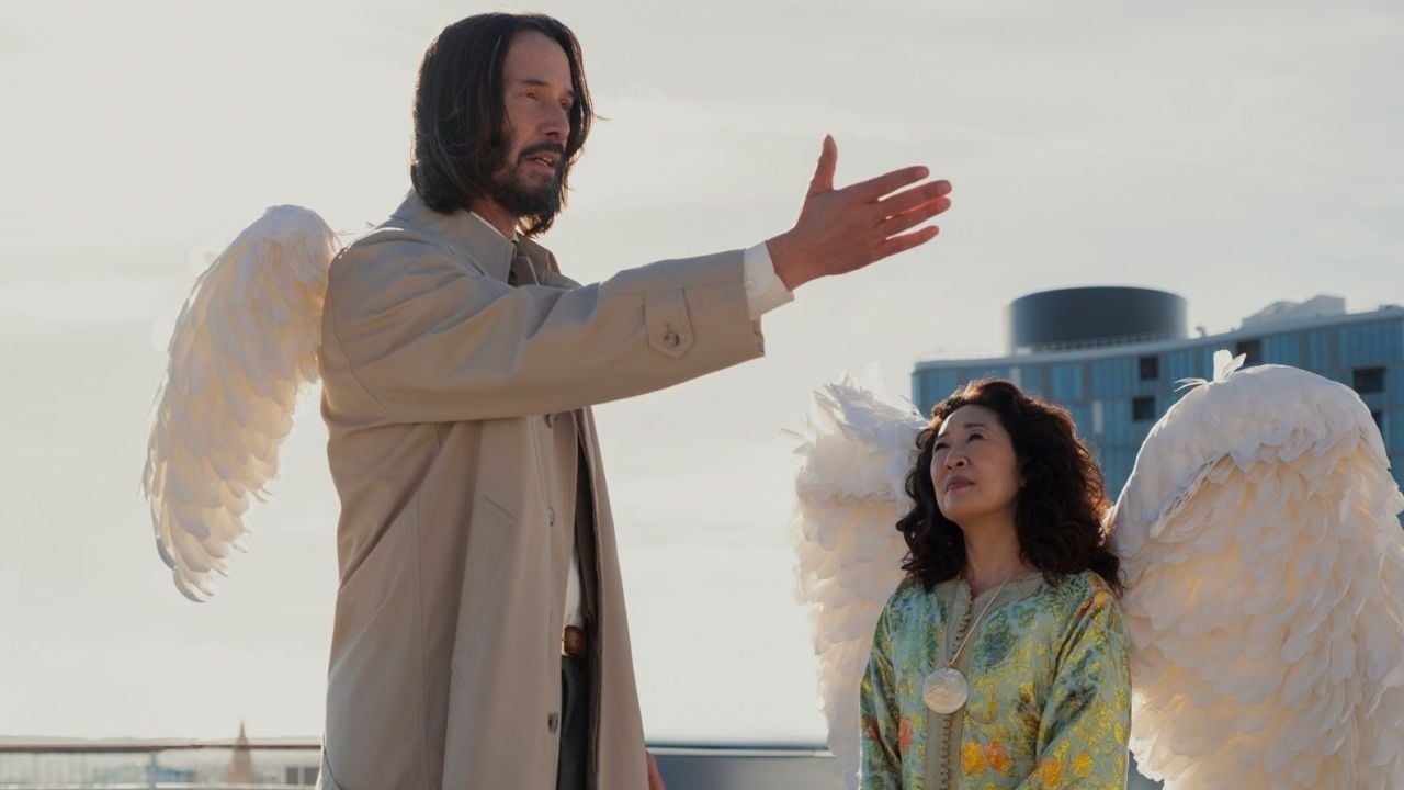 You can tell that Martha (Sandra Oh) is above Gabriel (Keanu Reeves) in the angel hierarchy because her wings are much larger.