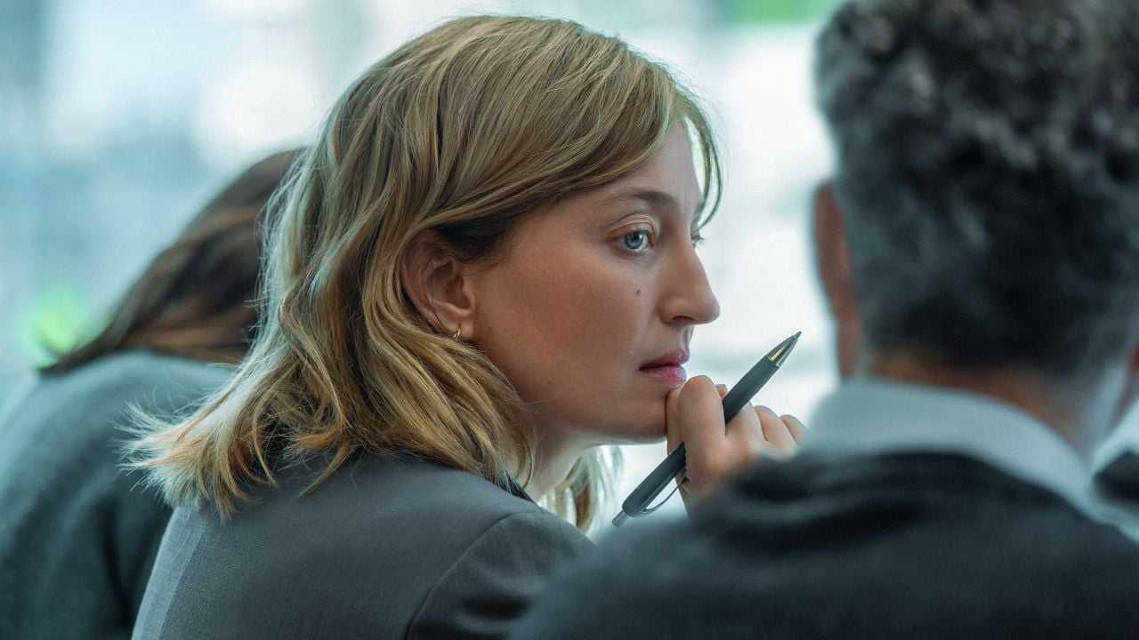 Wenn sich Carla (Alba Rohrwacher) ihre neuen Kolleg*innen so anschaut, glaubt sie lange, sie selbst sei das Problem. 