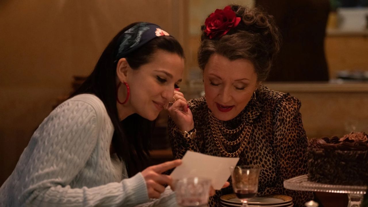 Ganz wichtig für Amy: Die Beziehung zu ihrer über alles geliebten Großmutter Cynthia (Lesley Manville).