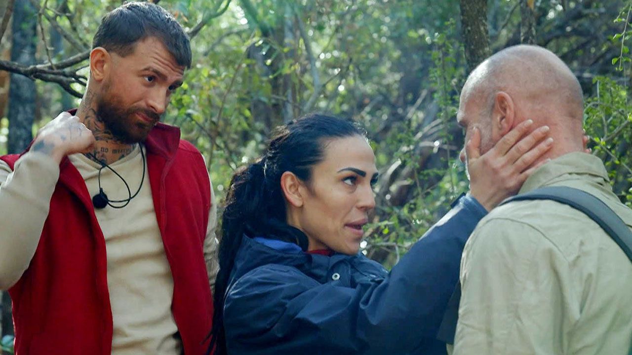 Gigi ist sich sicher, dass Thorstens Verhalten nicht ganz authentisch ist