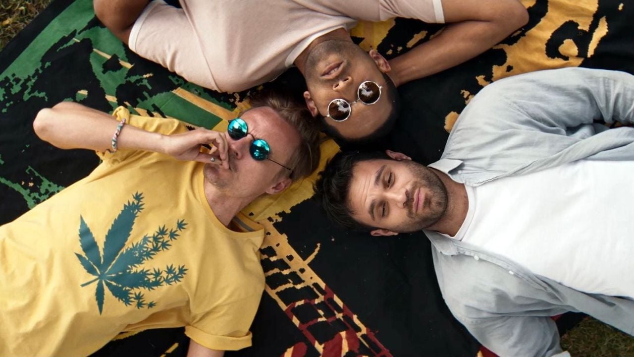 Dem WG-Trio Emre (Deniz Arora), Daniele (Benito Bause) und Freddy (Constantin von Jascheroff) geht es eigentlich ziemlich gut, so wie aktuell alles ist.