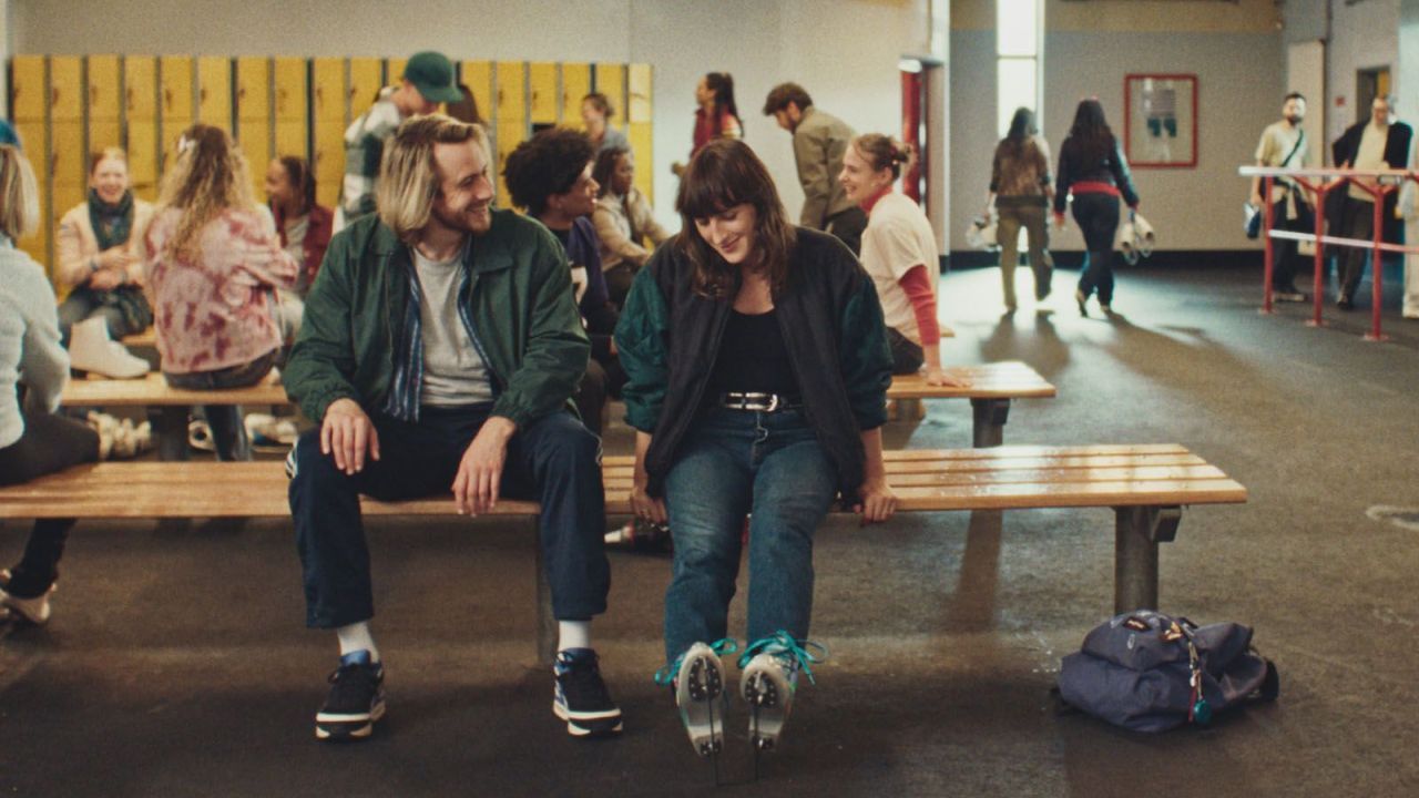 Das Wiedersehen von Cécile (Juliette Armanet) und Raphaël (Bastien Bouillon) spült eine Menge längst verlorengeglaubte Emotionen wieder hoch.