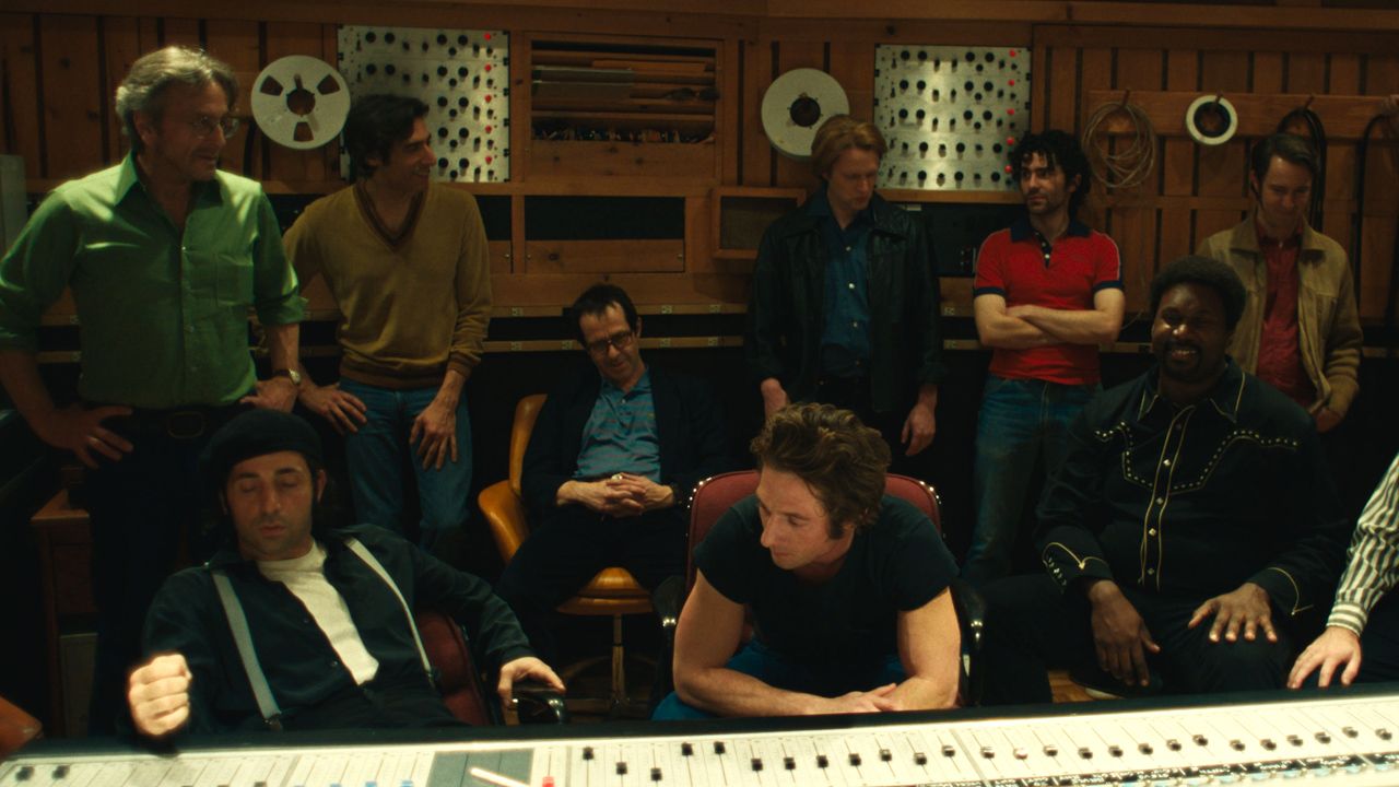 Lange verzweifeln Bruce, seine Band und die Techniker daran, den Sound aus Springsteens Schlafzimmer im Studio wieder zu finden.