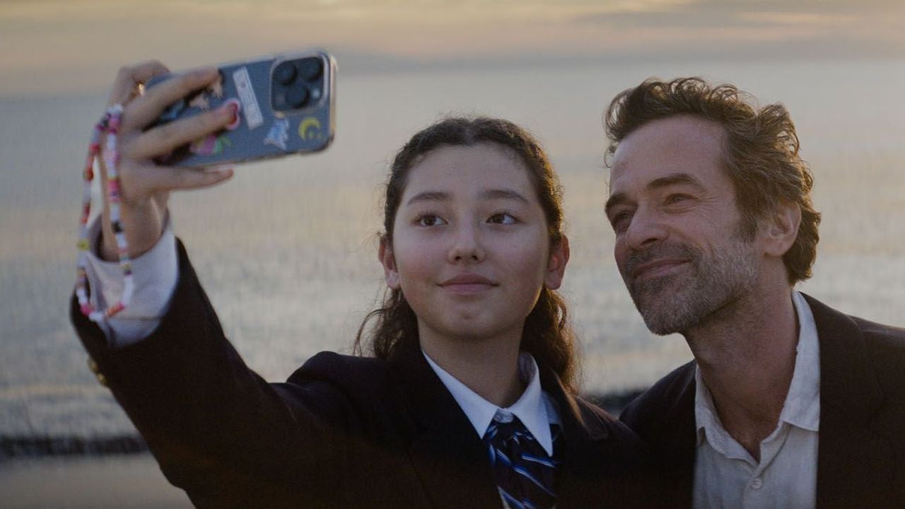 Seit neun Jahren ist Jay (Romain Duris) auf der Suche nach seiner Tochter Lily (Mei Cirne-Masuki).