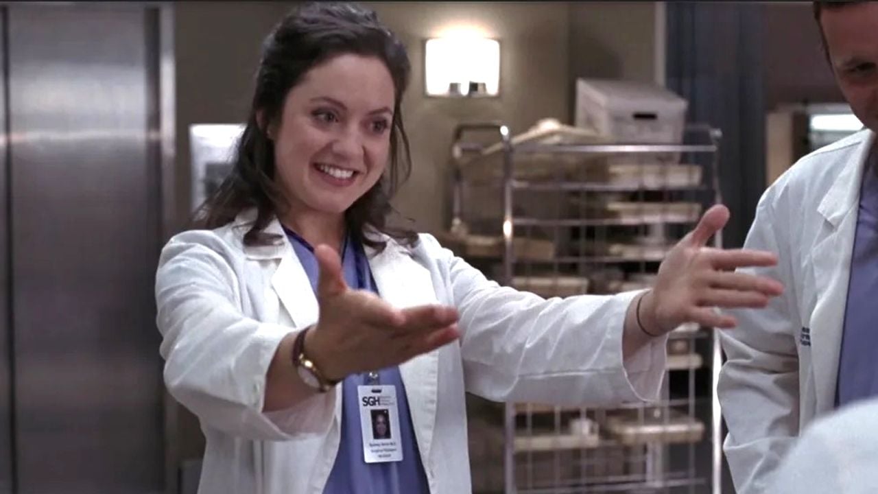 Kali Rocha als Dr. Sydney Heron.