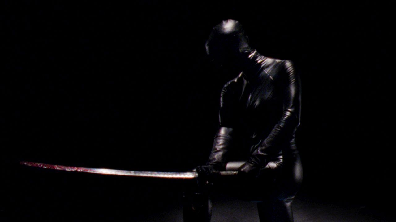 „Reflection In A Dead Diamond“ ist pure Ästhetik – und als solche oftmals atemberaubend.