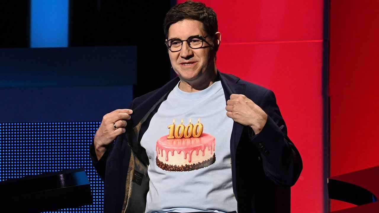 Jäger Sebastian Jacoby feiert die 1000ste Sendung mit einem besonderen T-Shirt
