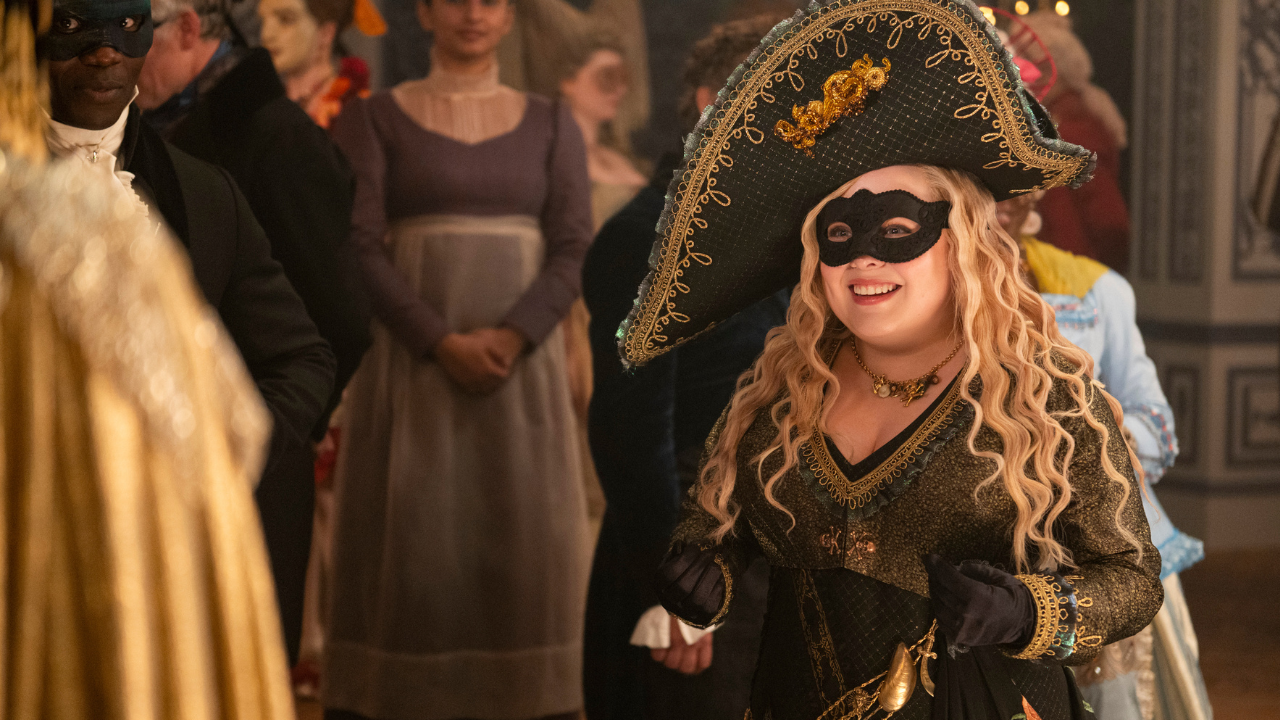 Pen (Nicola Coughlan) als Piraten-Königin auf dem Maskenball.