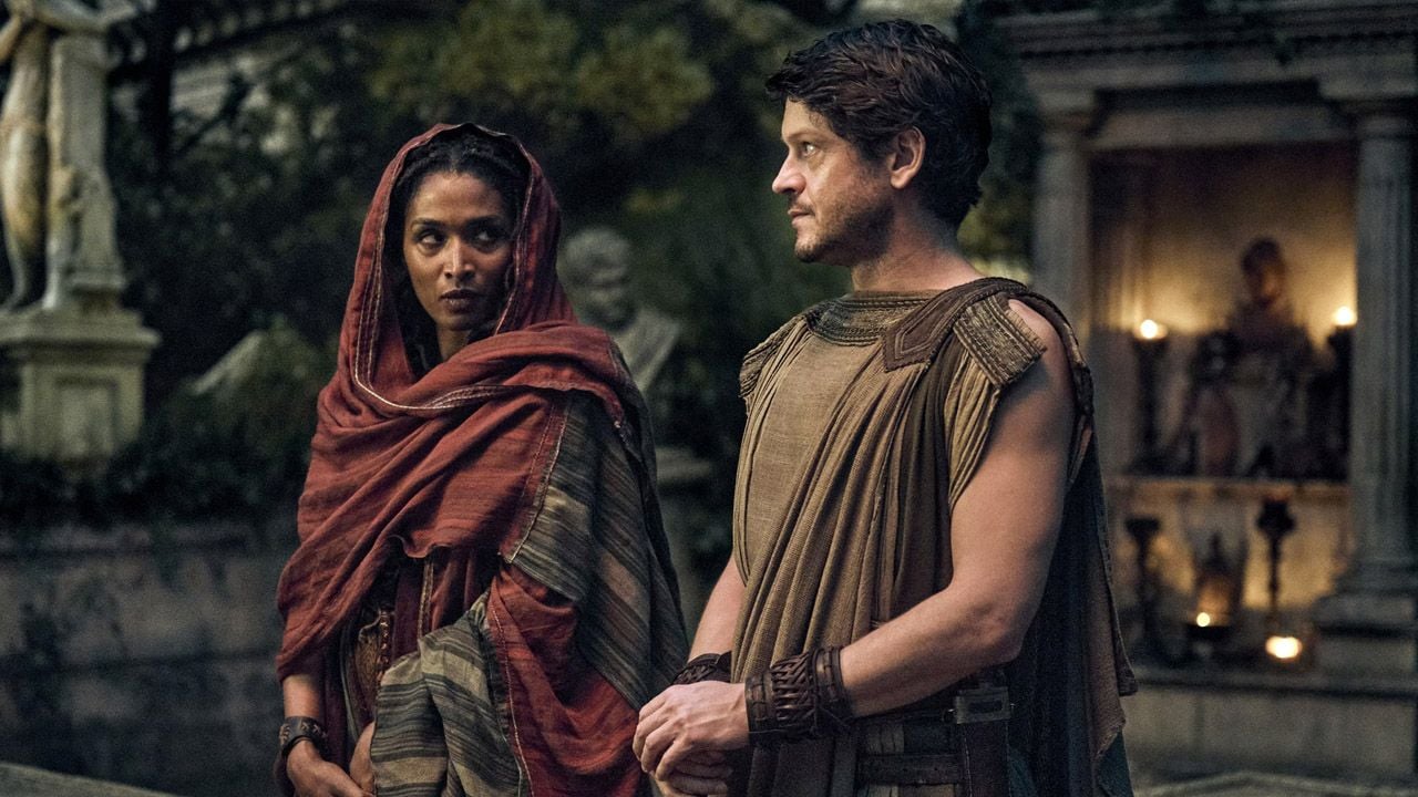 Cala (Sara Martins) und Tenax (Iwan Rheon): Mehr als nur Geschäftspartner?