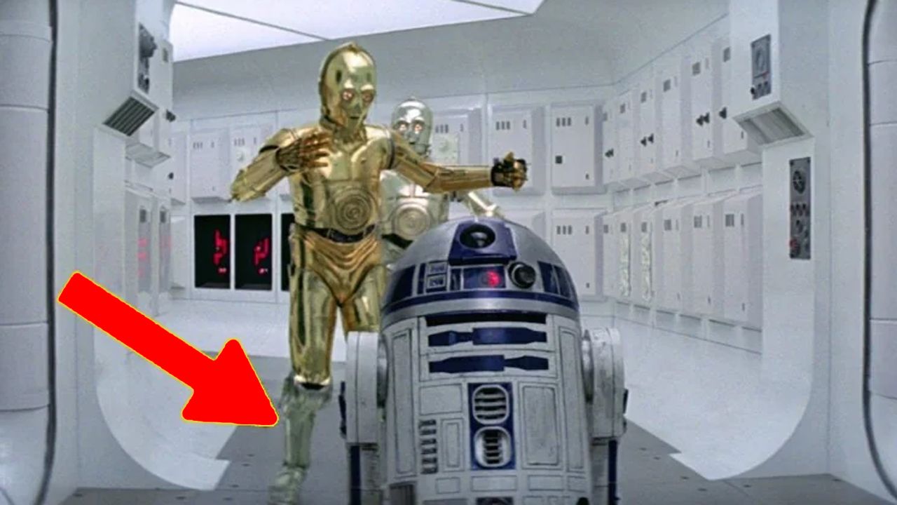 Man muss genau hinschauen, um C-3POs silbernes Bein zu erkennen.
