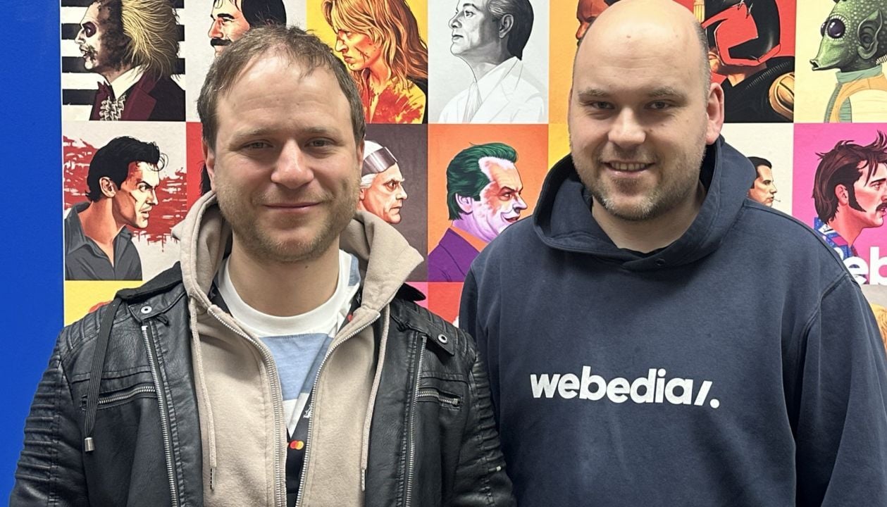 Adrian Goiginger zu Besuch in der Redaktion, um mit FILMSTARTS-Chefredakteur Christoph Petersen über seinen neuen Film „Vier minus drei“ zu diskutieren.