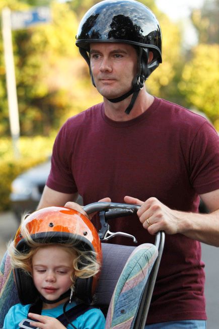 Filme Und Serien Von Garret Dillahunt Bild zu Garret Dillahunt - Raising Hope : Bild Garret Dillahunt, Baylie
