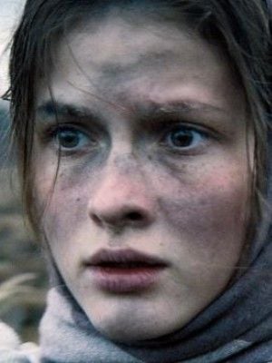 Yalangoch ayollarni kino va lenta bilan mumiyalash