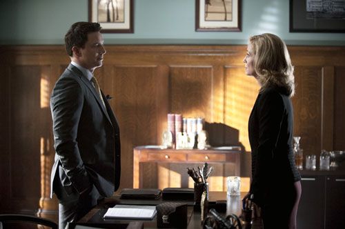 Arrow: Arrow : Bild John Barrowman, Susanna Thompson - 1200 von 1200 ...