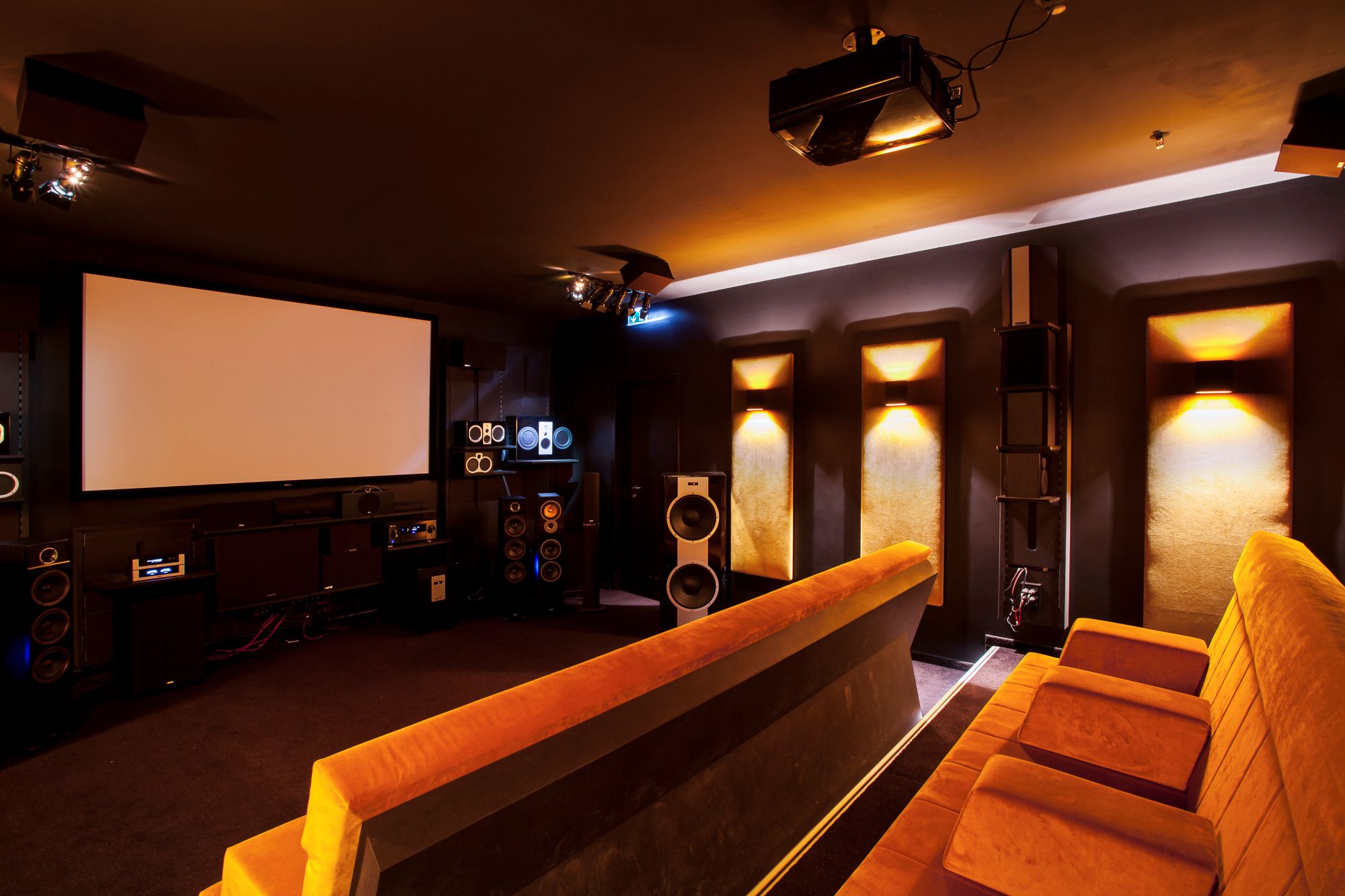 So baust du ein Surroundsound-System für dein Heimkino - Film-Specials - FILMSTARTS.de