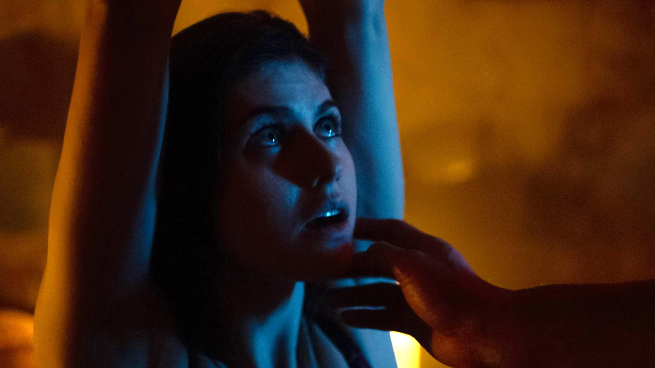 Erotik-Nachschub neu im Heimkino: Ein wortwörtlich fesselndes Sex-Abenteuer  mit Alexandra Daddario - Kino News - FILMSTARTS.de