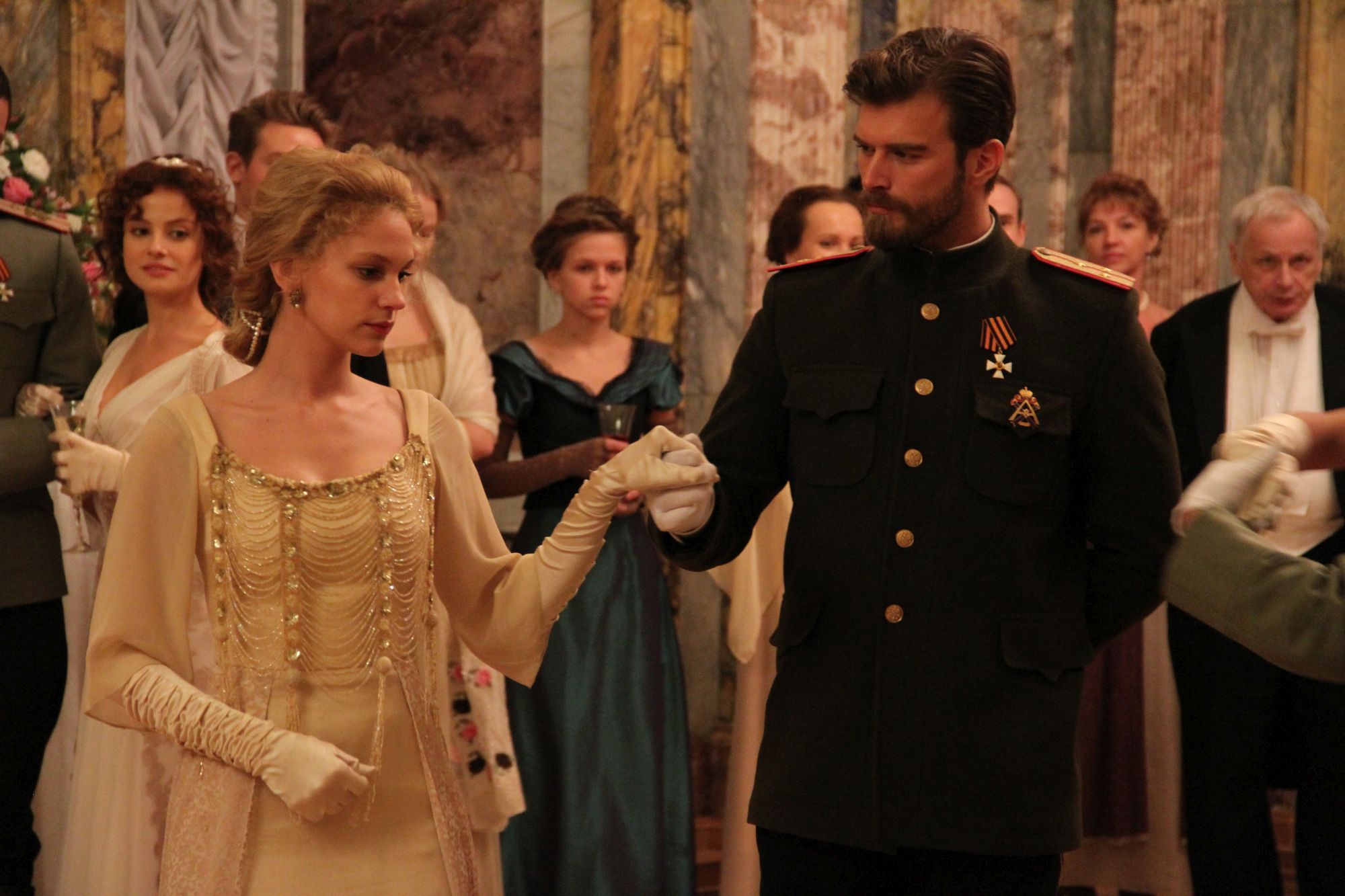 Bild Zu Farah Zeynep Abdullah Kurt Seyit Ve Sura Bild Farah Zeynep Abdullah Kivanc Tatlitug Filmstarts De