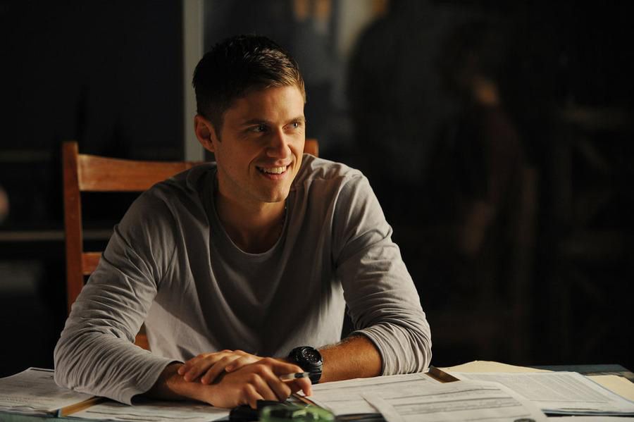 Graceland: Graceland : Bild Aaron Tveit - 81 Von 109 - FILMSTARTS.de