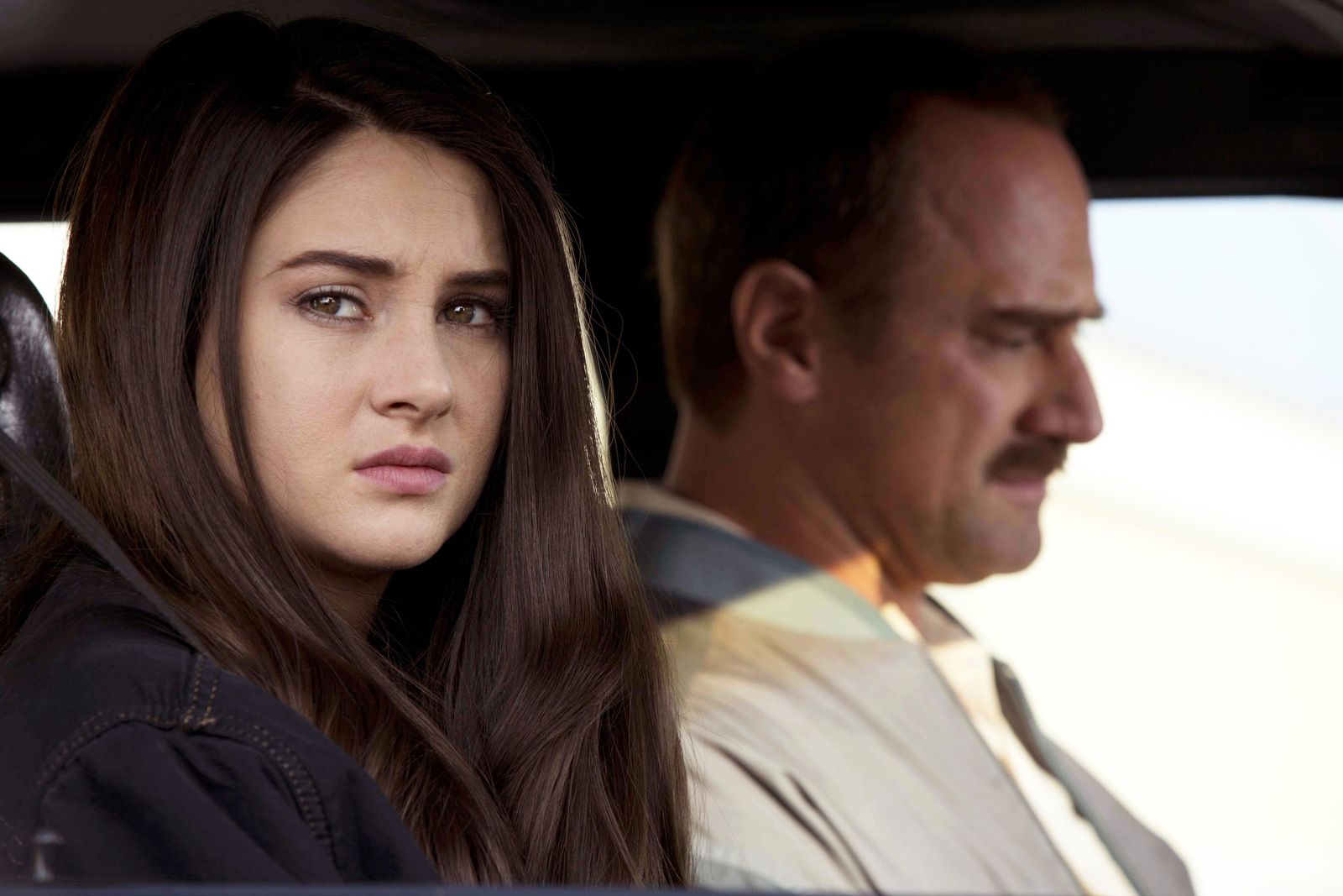 Bild Zu Christopher Meloni Wie Ein Weisser Vogel Im Schneesturm Bild Christopher Meloni Shailene Woodley Filmstarts De