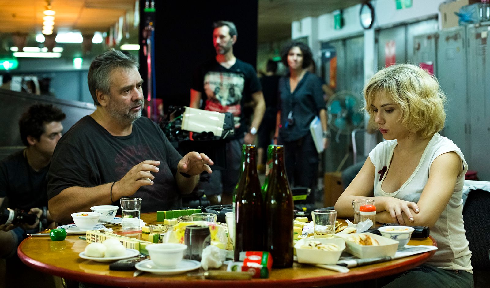 Bild Zu Luc Besson Lucy Bild Luc Besson Scarlett Johansson Filmstarts De