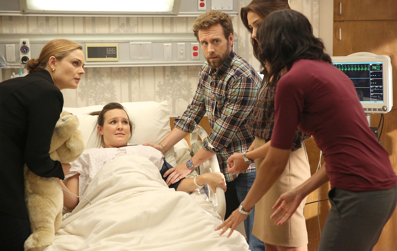 Bild Zu Carla Gallo Bild Carla Gallo Emily Deschanel T J Thyne Filmstarts De