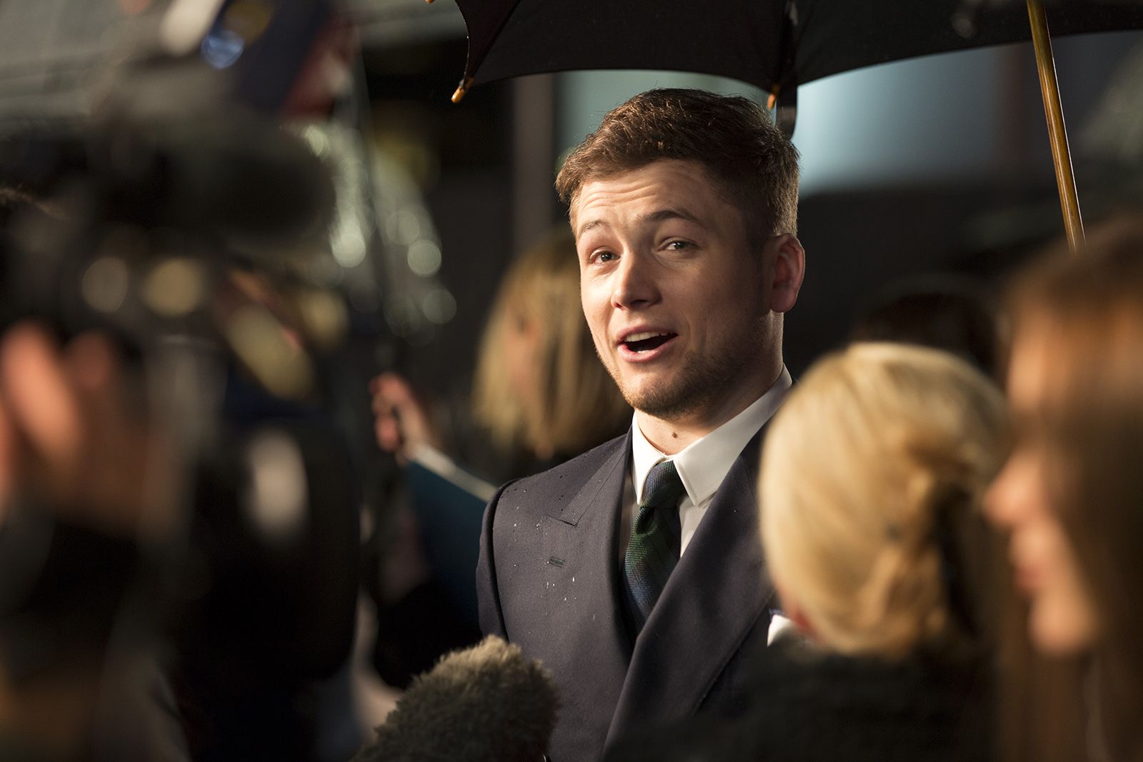 Bild zu Taron Egerton Kingsman The Secret Service (magazine) Taron Egerton Bild zu Taron Egerton Kingsman The Secret Service (magazine) Taron Egerton