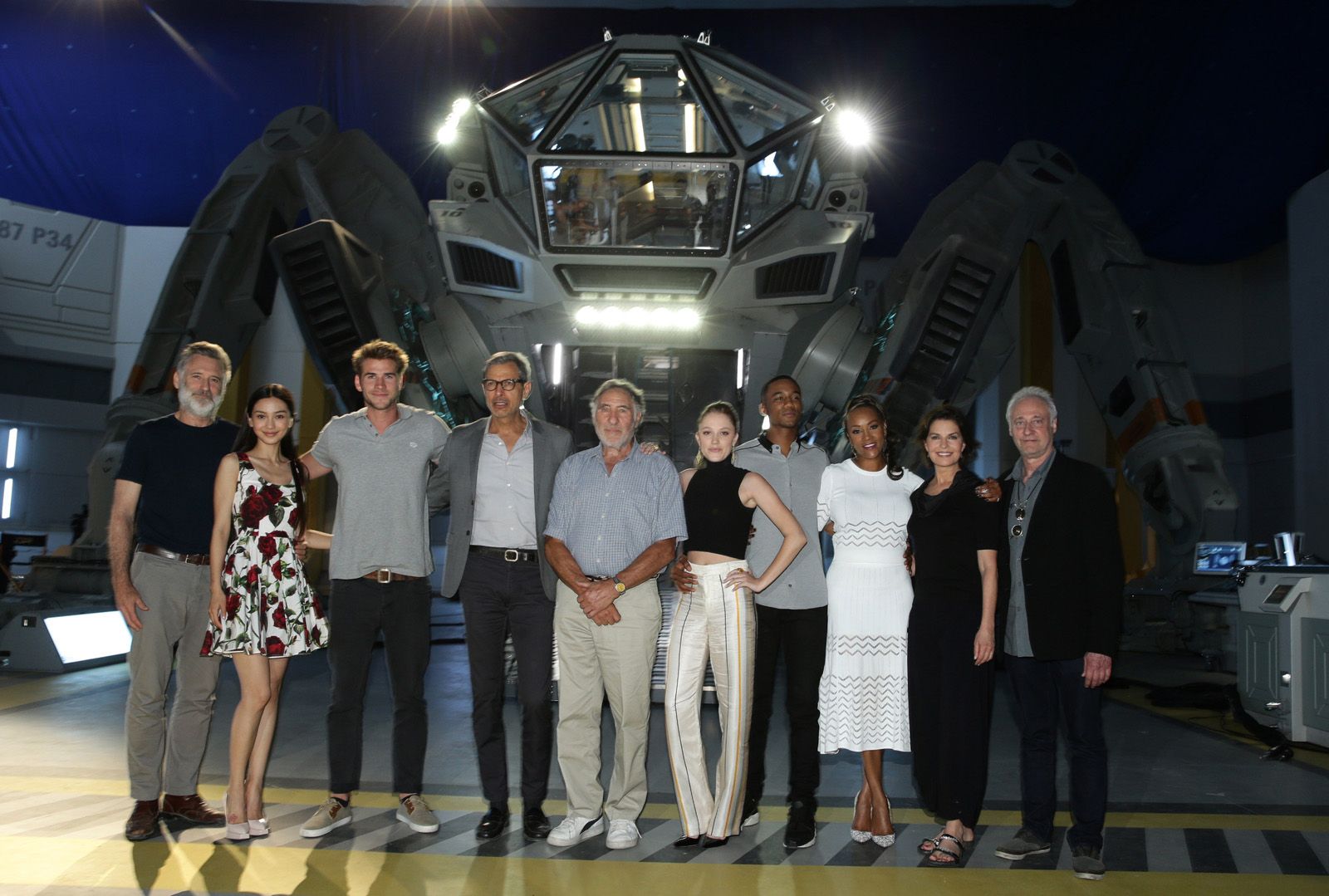 cast di independence day 2